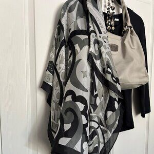 Complete top ensemble with scarves, necklaces and purse